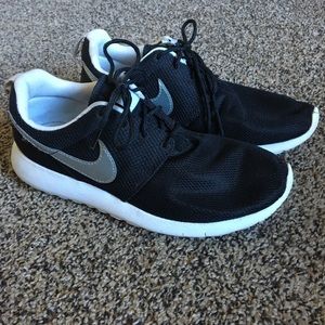 OG Black Nike Roshes